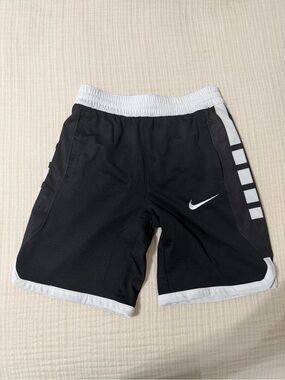 Nike Boys Dri-FIT Elite Stripe Basketball shorts